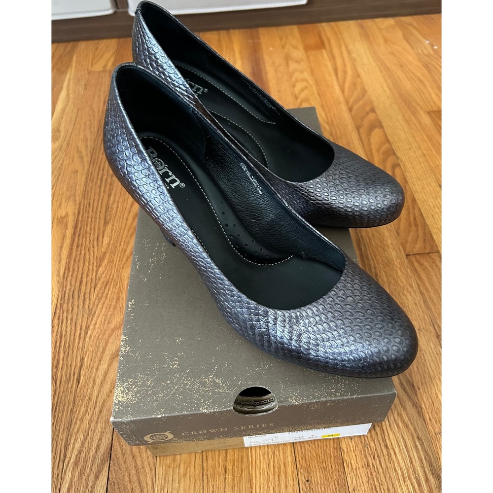 Born NIB Crown Series Sabrina Metallic Snakeskin Embossed Pumps Pewter Heel 9